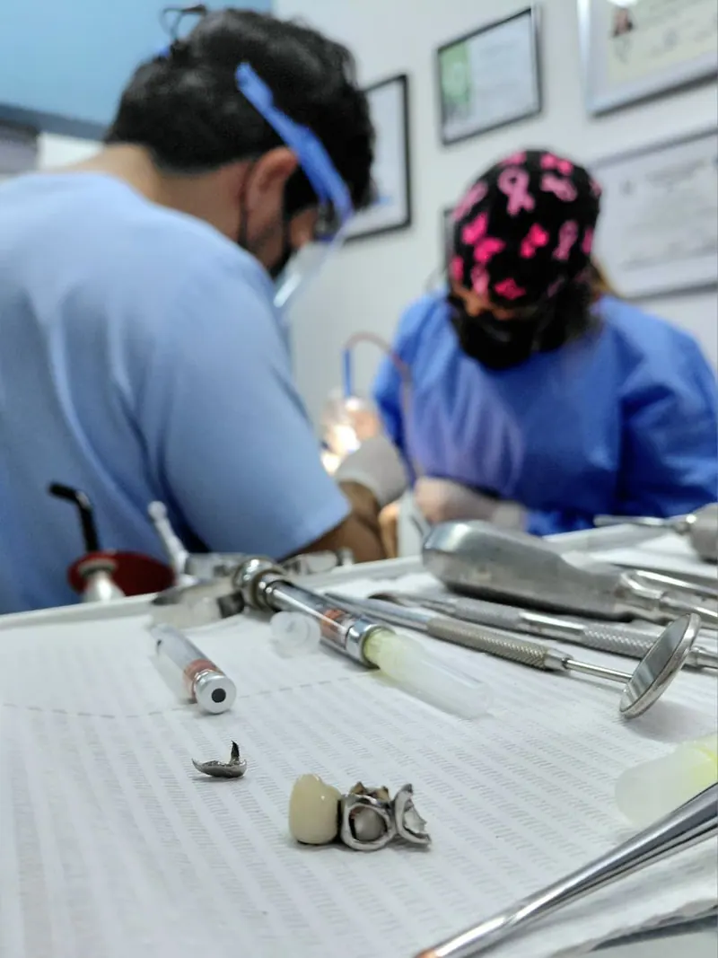 Atención odontológica realizada con instrumental preparado